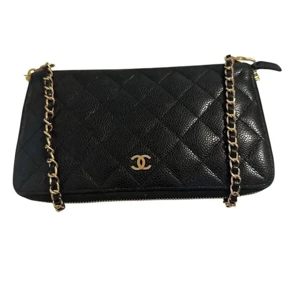 CHANEL Black and Gold Quilted Clutch - Picture 3 of 12